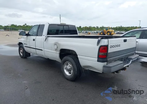 2000 Dodge Ram 2500 St из США, поврежденный, VIN 3B7KC23Z3YG106911